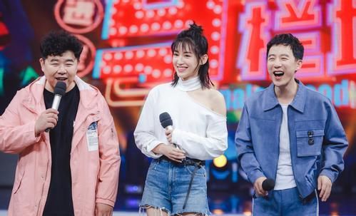  何老师|“快乐大本营”的舞台上，没有存在感的不是吴昕和海涛，而是他