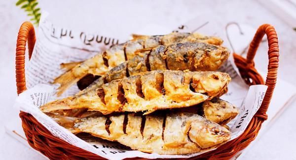  鱼肉|炸鱼时，裹淀粉还是面粉，裹对“粉”鱼肉才能外酥里嫩，又香又脆