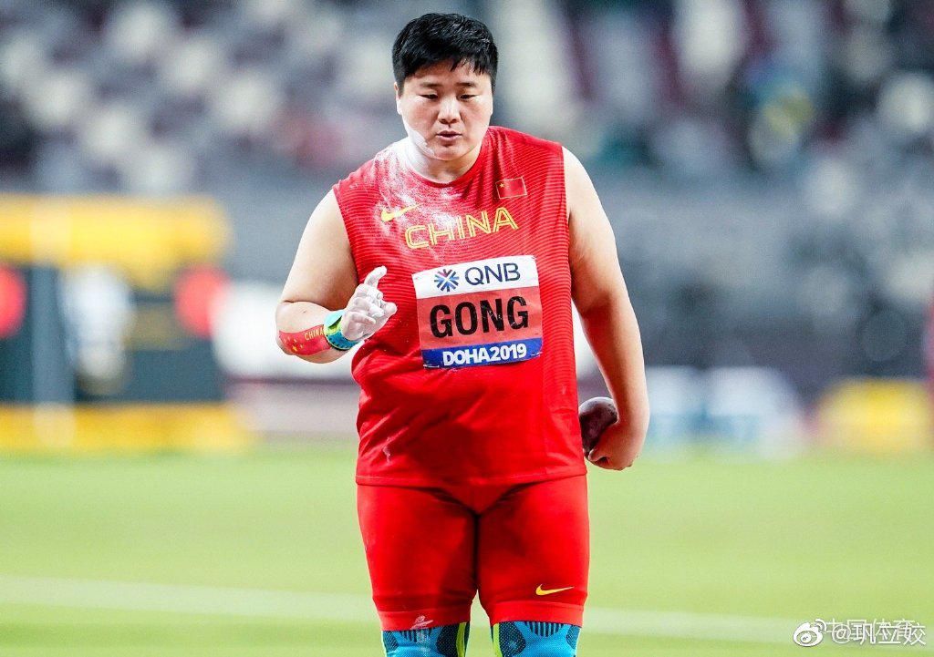  东京奥运会|世界冠军实现自我超越！一口气做10个引体向上，教练赶紧递上凳子