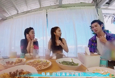  曝抱|黄明昊到公司蹭奶为师妹投票，自曝抱选管哭，被迫吃霸王餐被通报