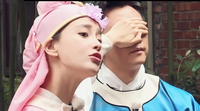  尴尬|Baby在跑男脱鞋，却因女嘉宾一句话尴尬，救场方式堪称教科书！