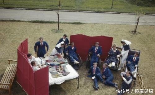 手势|二战珍贵彩照:看过纪录片的朋友,应该不会对这名英军的手势陌生