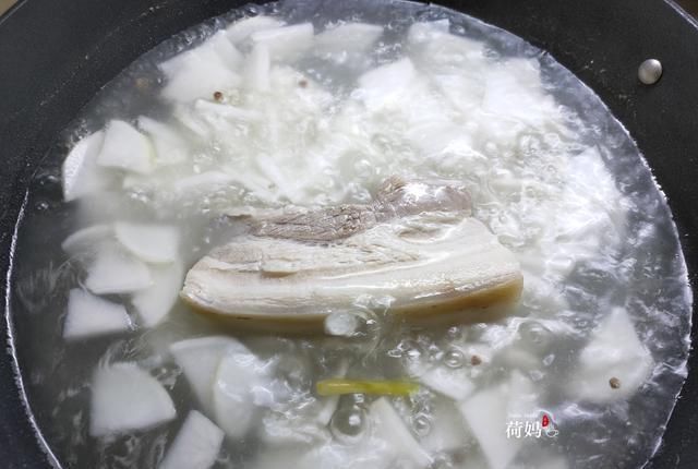 黄瓜|蒜泥白肉这样做，肥而不腻，满口留香，一次2斤不够吃