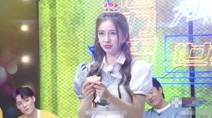  杀青|《奔跑吧》晒杀青合照，杨颖依旧是C位，蔡徐坤的位置却让人心疼