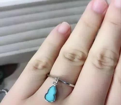  戒指|塔罗占卜：最想戴上哪枚戒指？测你能给另一半带来多少福气？