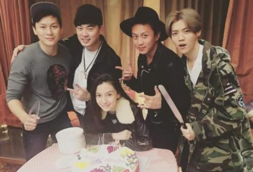  适合|baby被问跑男成员谁适合做老公？思考下说出8个字，网友：家教真严