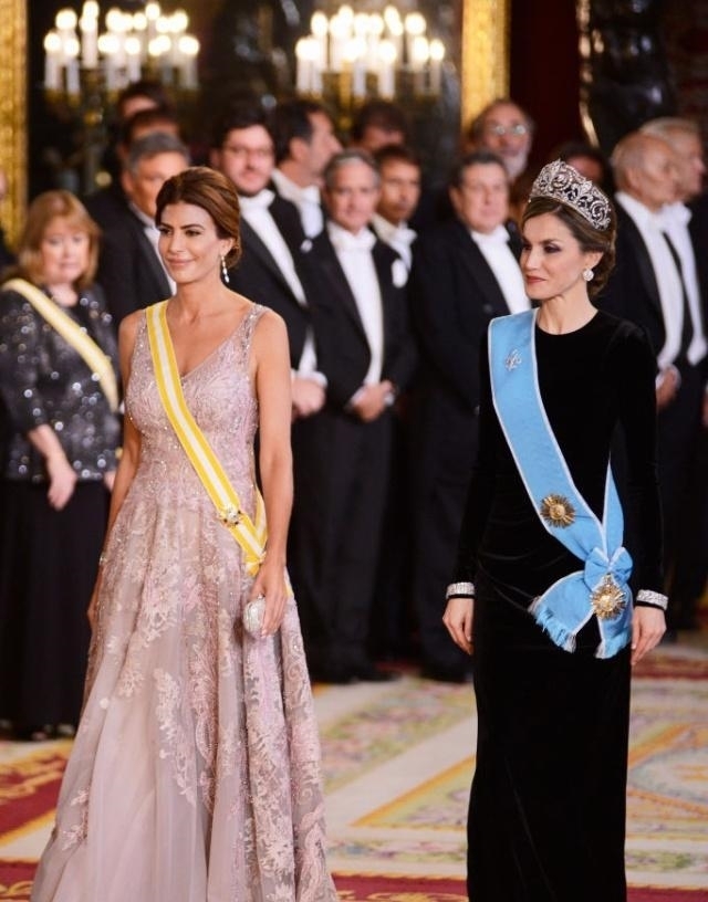 再嫁|西班牙王后9次同框阿根廷第一夫人:都是离异再嫁,一样会穿衣服