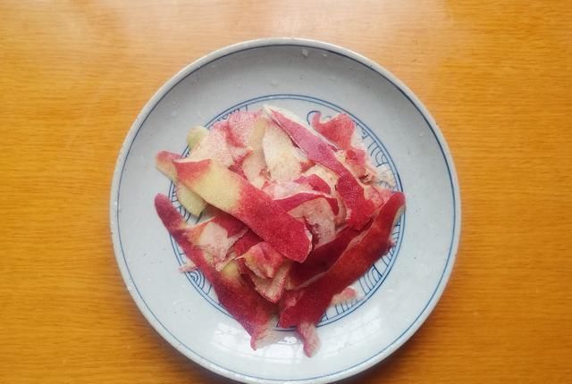  美味|只需3个桃子，就能做出2种甜品，美味解馋又实惠，做法超简单