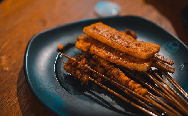  寻味|寻味成都 | 一座来了就不想走的城，一台开了就不想下的车