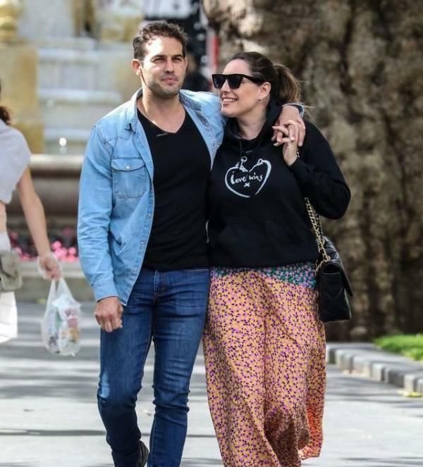  胸前|英国超模布鲁克发福？仍挡不住胸前＂波涛汹涌＂，这身材才是真女神