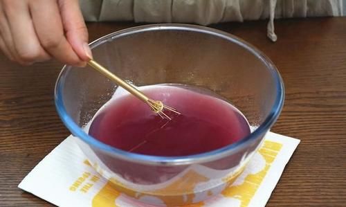 口感|口感Q弹嫩滑,无色素低热量的颜值葡萄冻撞奶,来一杯消暑清凉