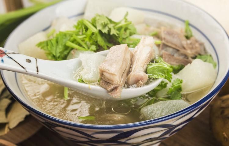 膻味|羊肉汤不要直接加水炖，多做两步，汤鲜肉美没膻味，一点都不腻