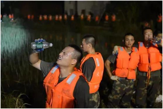 任建阳|2分钟勇救4人，95后立一等功！向军人致敬！