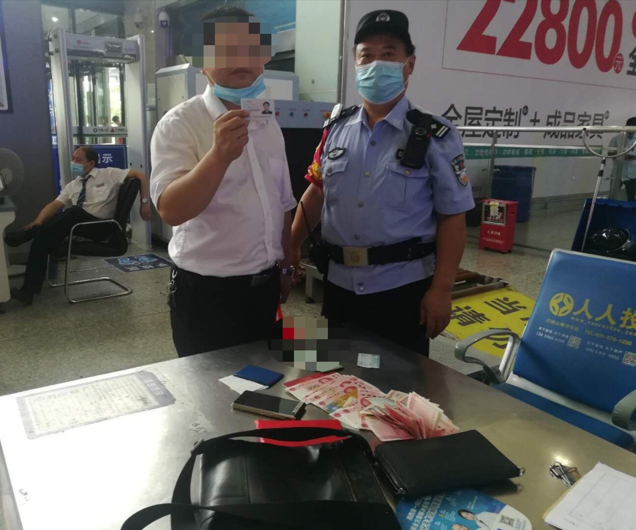  马大哈|“马大哈”安检口丢包浑然不知，围观凑热闹时才发现原来是自己的包