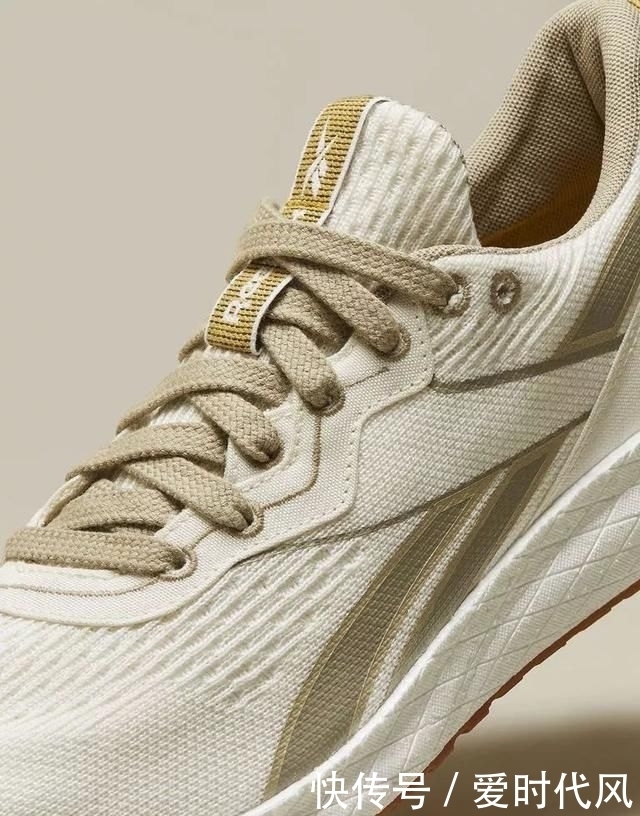 鲜花|球鞋当花瓶,鲜花填充羽绒服?时尚界的环保也太香了