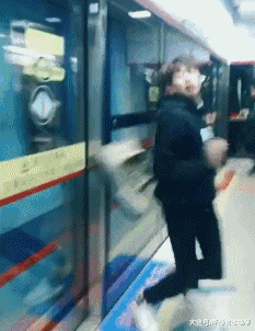 GIF|搞笑GIF：这家店藏这么深