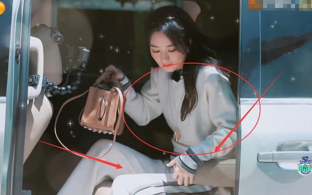 黄晓明|《中餐厅》首播黄晓明热到脱妆,赵丽颖衣服却抢镜,我没看错吧?