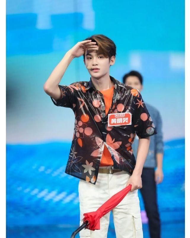  拍戏|《快乐大本营》新手主持已定黄明昊，将走王一博路线先主持再拍戏