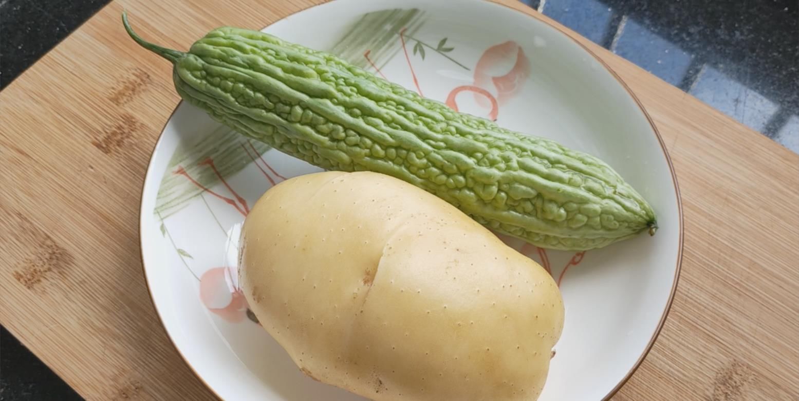 丸子|土豆丸子好吃有诀窍,原来这样做丸子才不散,圆润口感好,真好吃