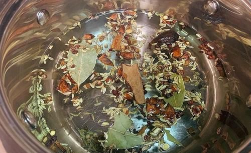 分之一汤勺|黑芝麻酱热干面,香气浓烈而厚重,面条劲道、口感好