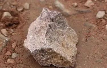 犯罪嫌疑人王某某|辽宁朝阳：投石、恐吓信、放火烧车？警方岂能容你这般放肆