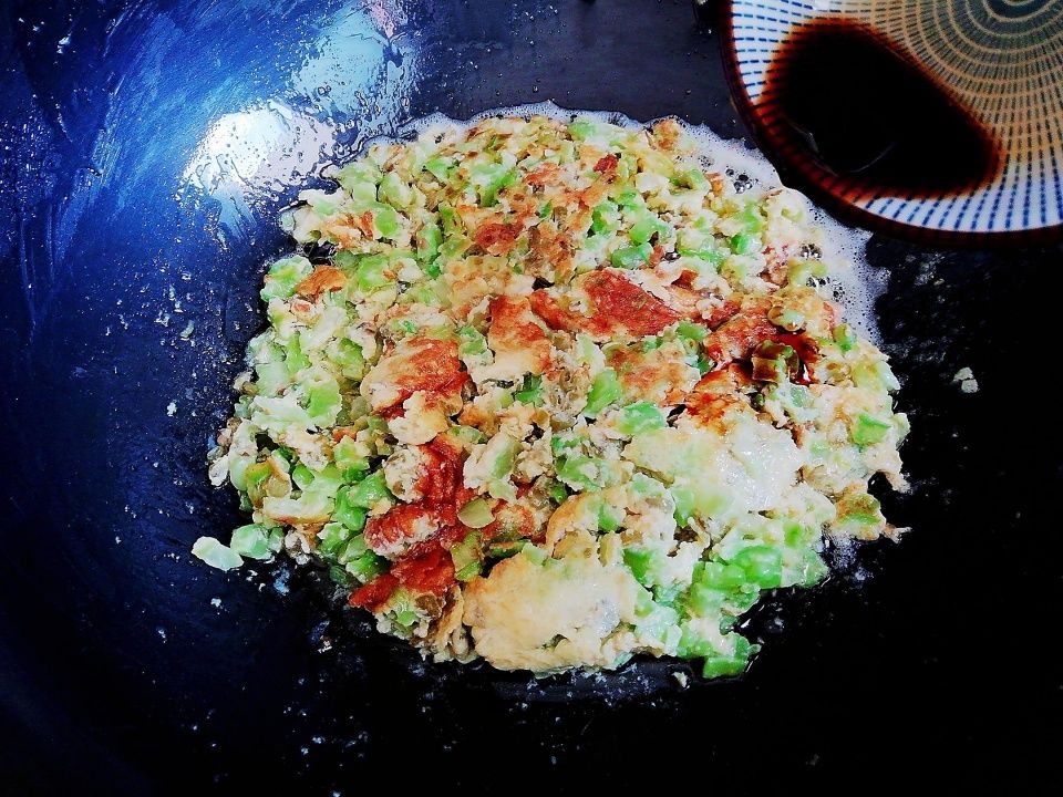  过瘾|这样吃苦瓜最过瘾，不用焯水，只要加点它，一盘都不够吃！