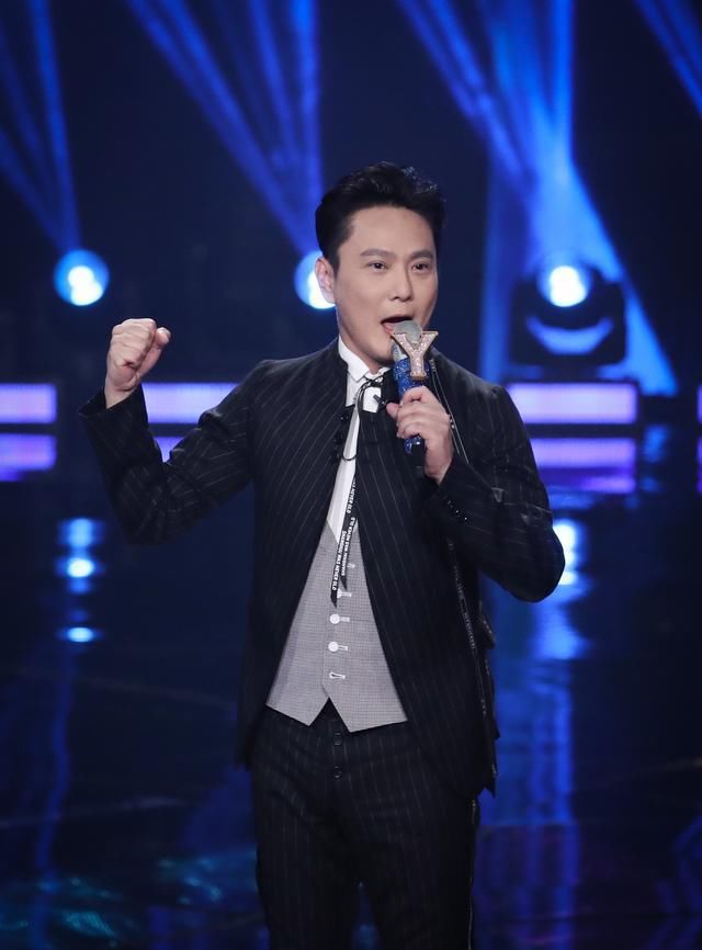  中国|光明优倍《中国梦之声·我们的歌》首轮竞演舞台开启 张信哲初试rap唱跳