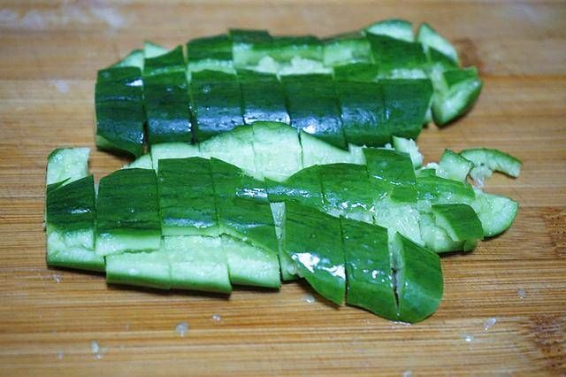  不了|这个菜降火气还清肺热，三色搭配口感清爽又好看，天热餐桌缺不了