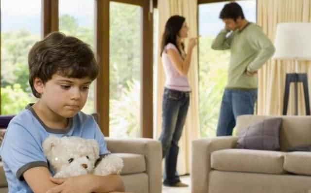  姐姐|目睹了爸爸殴打妈妈，家暴下的孩子，成长真的好辛苦