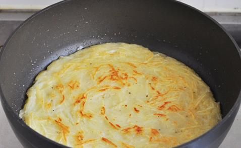 酥脆|土豆不要炒着吃了,2分钟学会新吃法,焦香酥脆,全家大小抢着吃