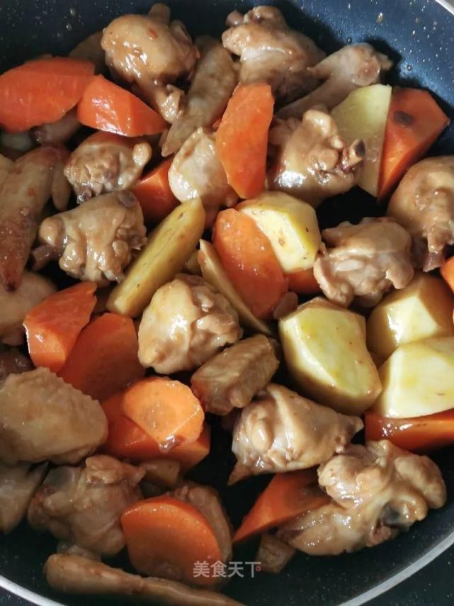  土豆|土豆焖鸡翅：土豆粉糯，鸡翅细嫩，特别下饭！