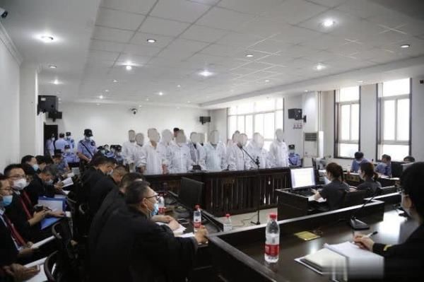  赌场|持械抢劫赌场、暴力讨债 18人恶势力团伙被审判