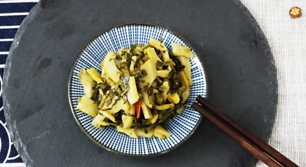  酸辣|好吃到哭！老坛酸菜与鲜笋碰撞，酸辣鲜爽，配饭吃三碗也不多！