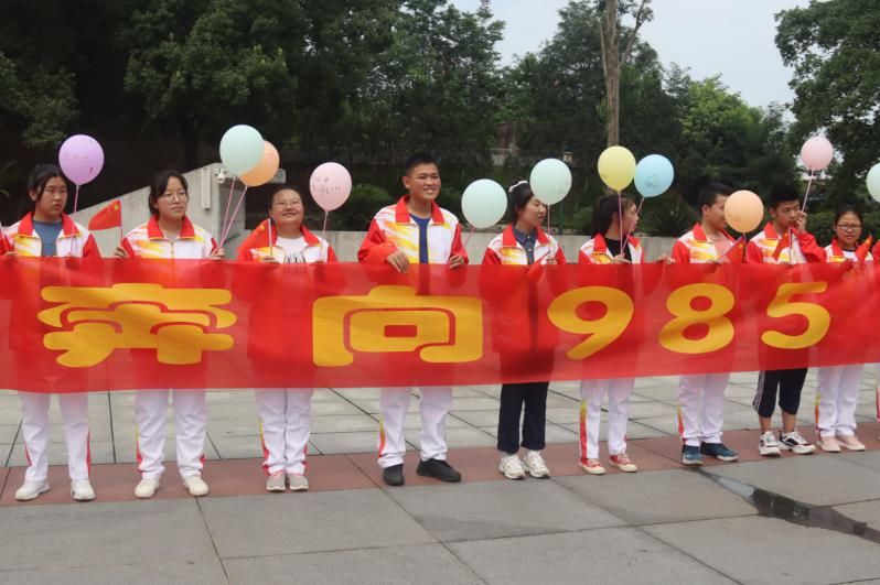  送考|乘风破浪高考日 盘点常德市二中爱心送考的那些美好画面！