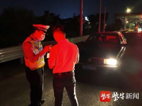 收费站|“我就回个信息”男子高速停车被查后一脸无辜