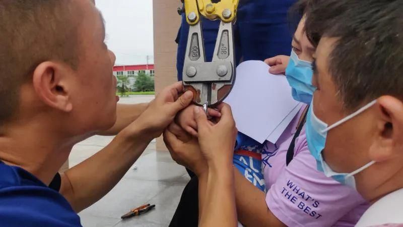  消防人员|@各位家长！无论何时何地，一定要看管好你的孩子！