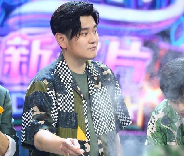 大张伟|天天向上王一博喝莲藕汤表情失控笑出皱纹,大张伟傻眼汪涵制止