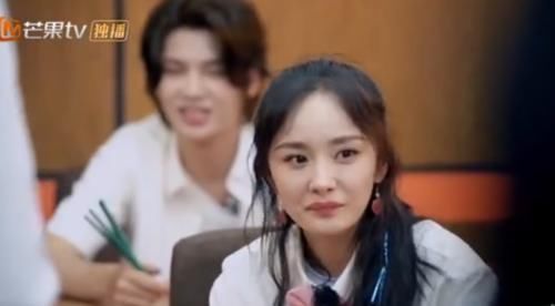  密室大逃脱|节目组给出“医美”难题，邓伦无奈却被杨幂2字破解，女生都懂！