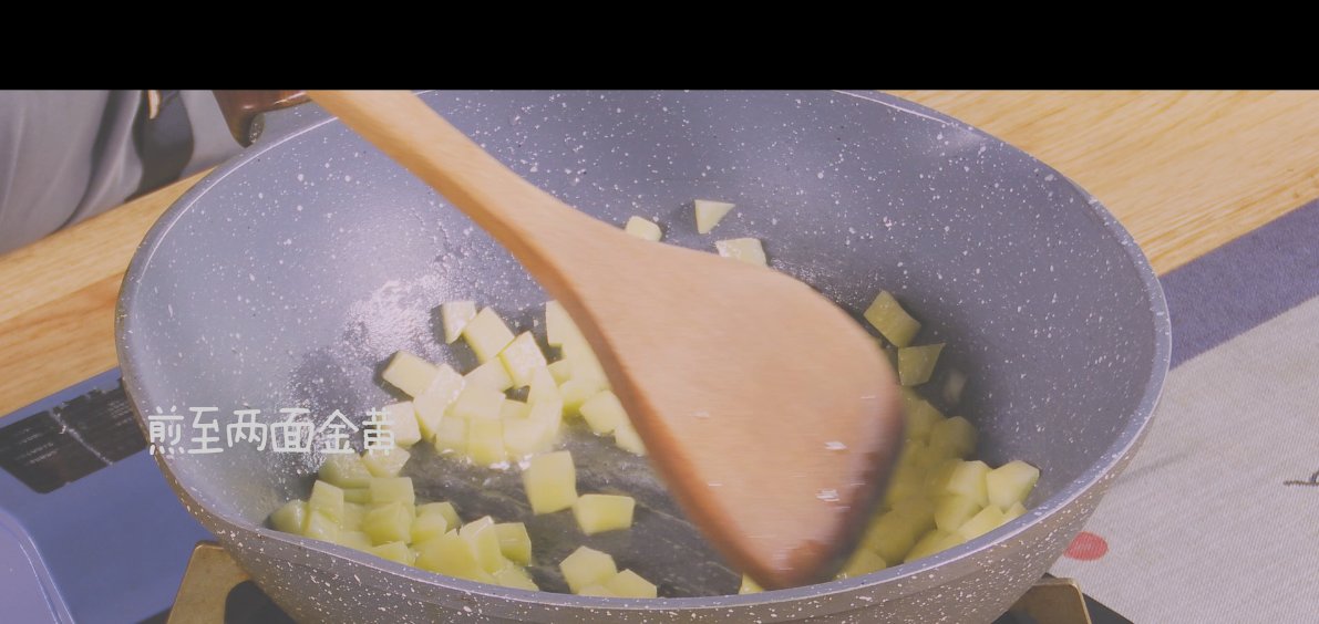 好吃|土豆腊肠炒饭，这样做的炒饭好吃到流泪