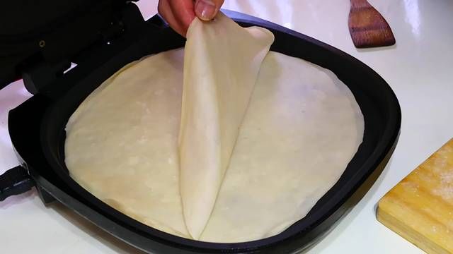  电饼铛|早餐别吃油条了，教你新吃法，不用发面，两手一按，6个不够吃