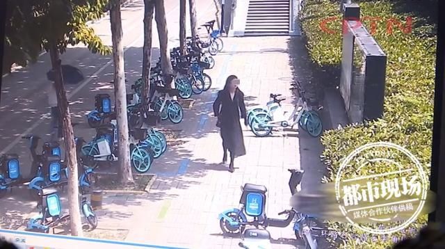 美女|“美女”长发飘飘，一看有喉结...