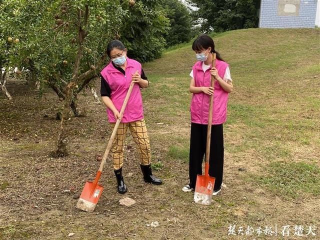  堤上|巾帼不让须眉，汉江堤上来了一支女子防汛队