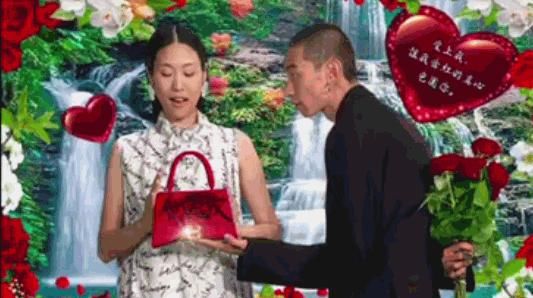  巴黎|90年代乡村影楼风？巴黎世家七夕广告遭网友群嘲