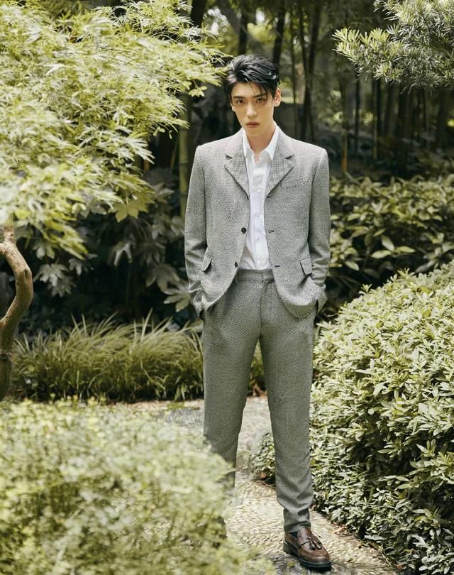  一律|一周男星穿搭丨风格各异型格一律，中国男星的“西装”江湖