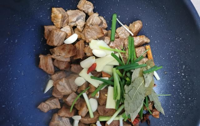 西红柿|西红柿土豆烧牛肉