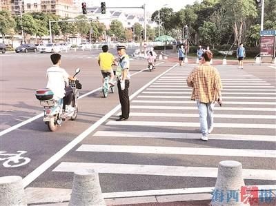 分离|翔安四个主要路口新增“人车分离斑马线” 提高通行率