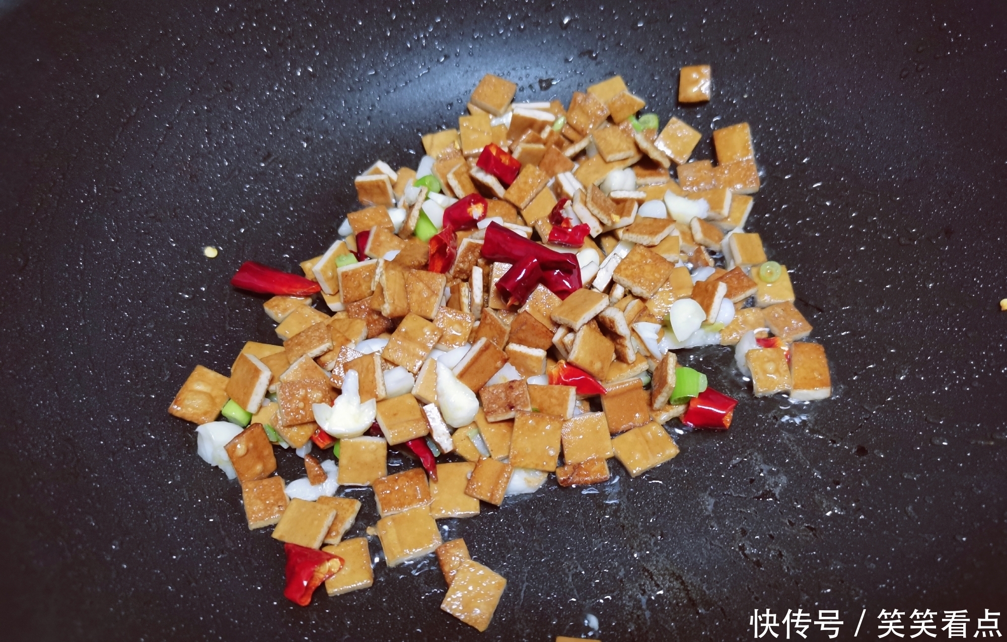 更是|夏天,这碱性蔬菜要常吃,2元一大把,钙含量更是番茄的12倍