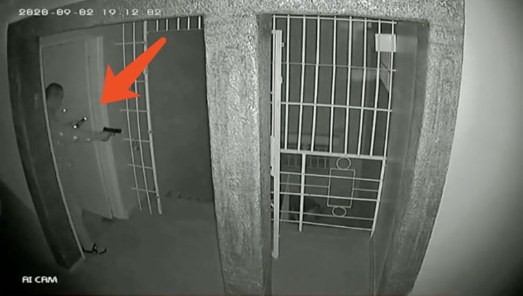 撂倒|华人男子与大批劫匪交火，叼着烟连开十枪，撂倒一人后叫警察洗地