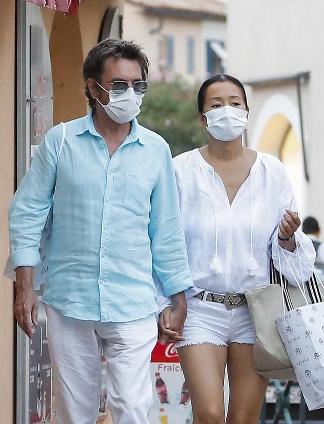 赘肉|巩俐54岁状态很真实,肤色黝黑又赘肉横生,一股子老阿姨味!