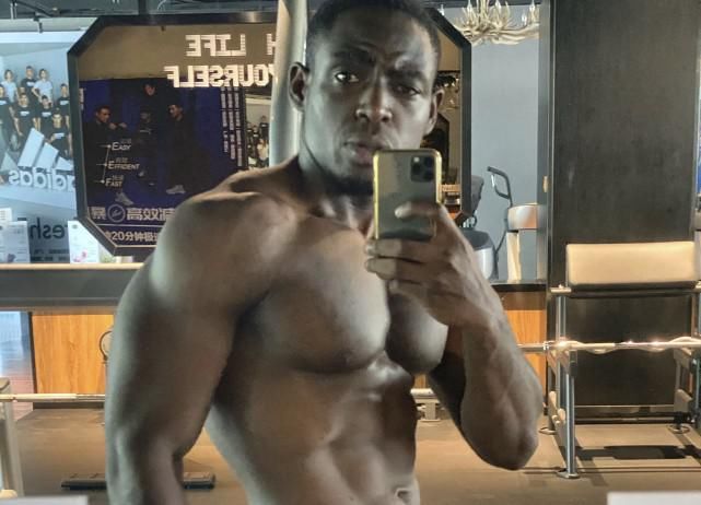  大杂烩|《乐队的夏天》成大杂烩，摇滚与偶像、相声的融合，果然不合适！